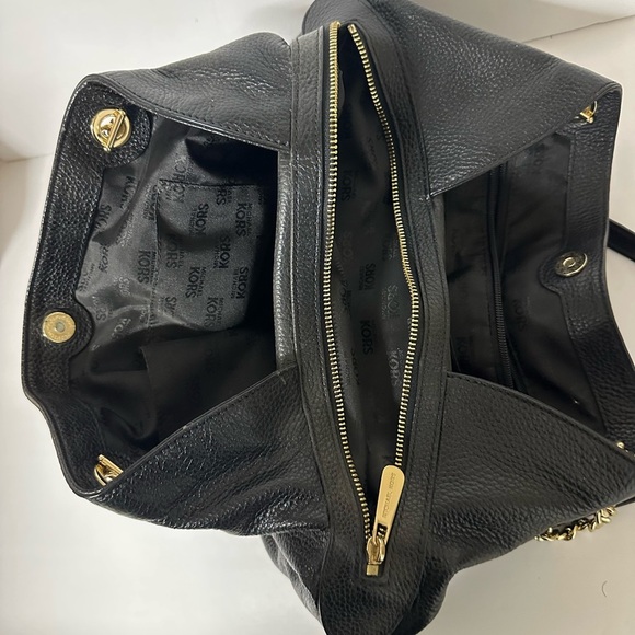 Michael Kors Black Slouchy Pebbled Leather Shoulder Bag with Gold Chain - Picture 8 of 10